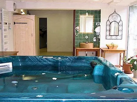 Doussiere - Restaurant L'alicanta Hotel 2*