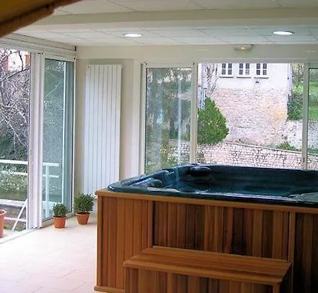 Doussiere - Restaurant L'alicanta Hotel 2*