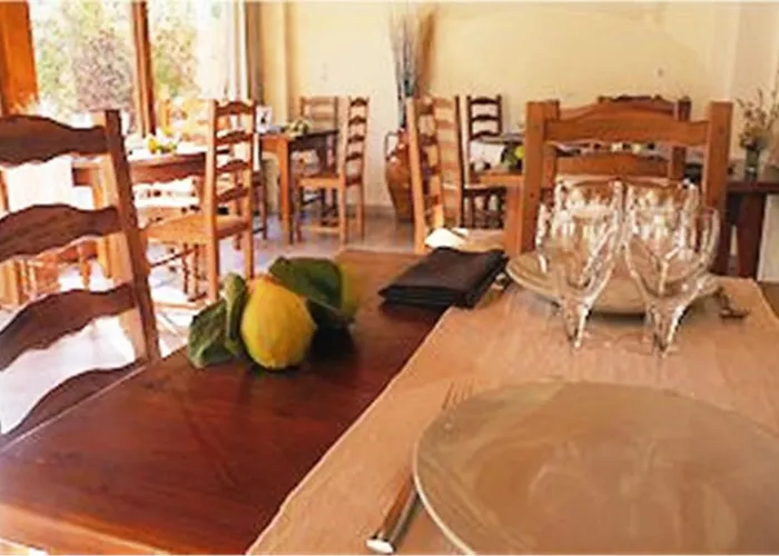 فندق Doussiere - Restaurant L'alicanta لو روزييه